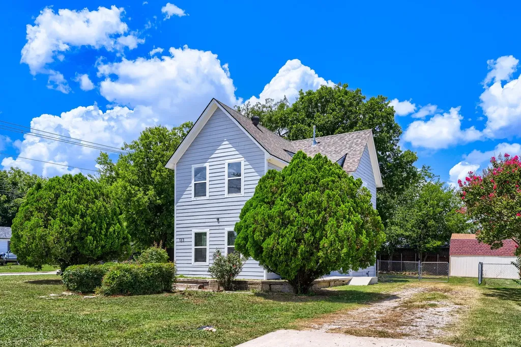 123 S 2nd Street Sanger TX 76266