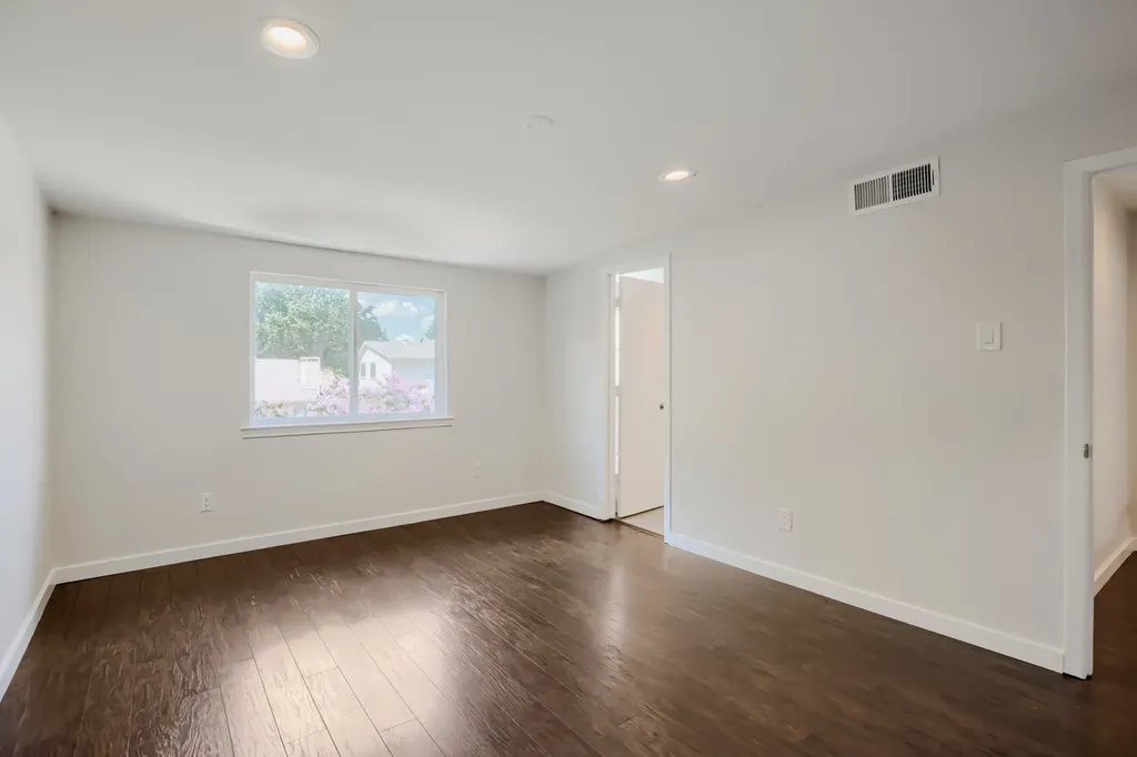 3217 Friar Lane Garland TX 75044