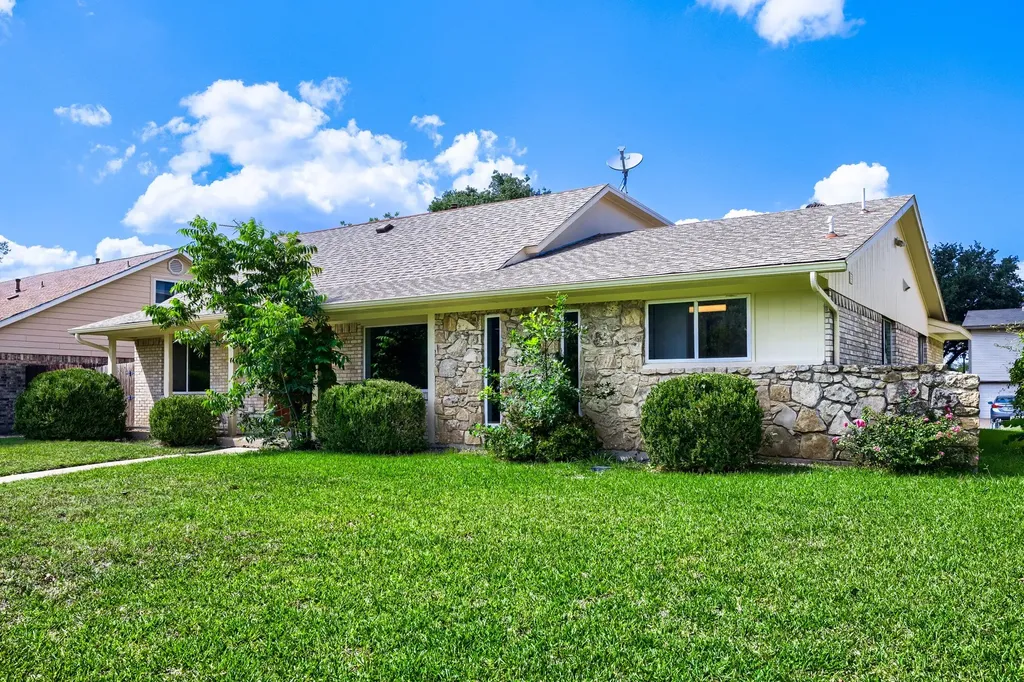 3217 Friar Lane Garland TX 75044