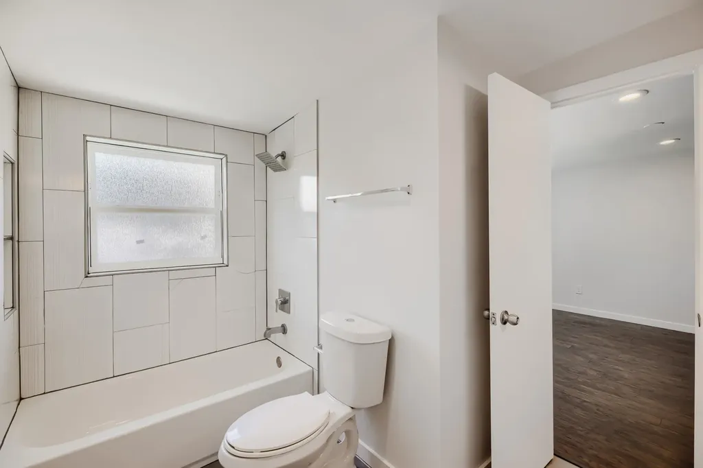 3217 Friar Lane Garland TX 75044