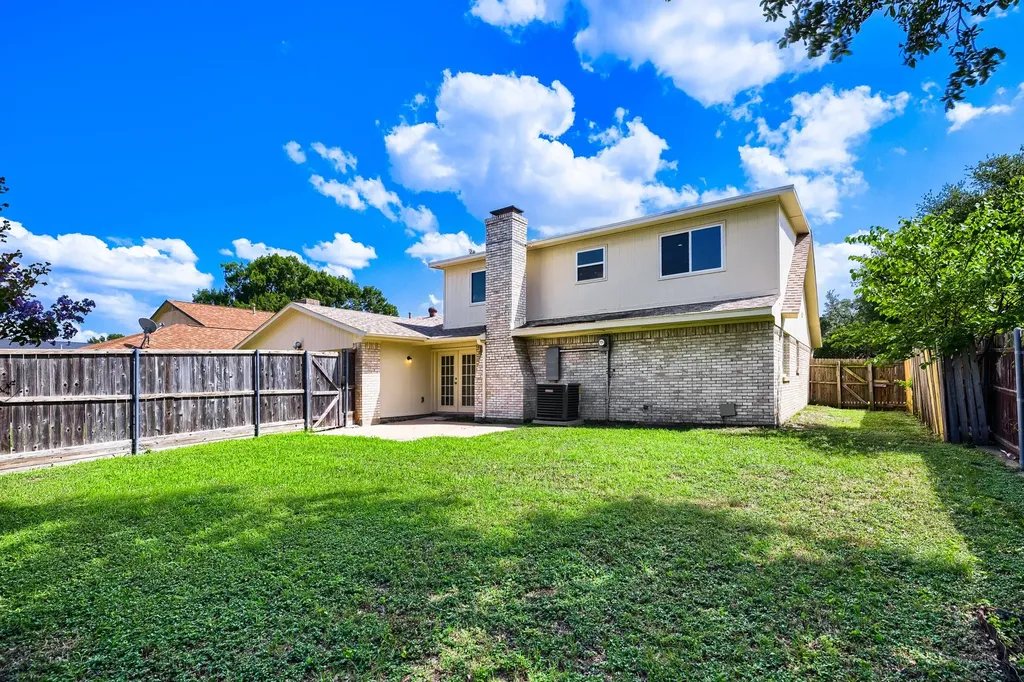 3217 Friar Lane Garland TX 75044