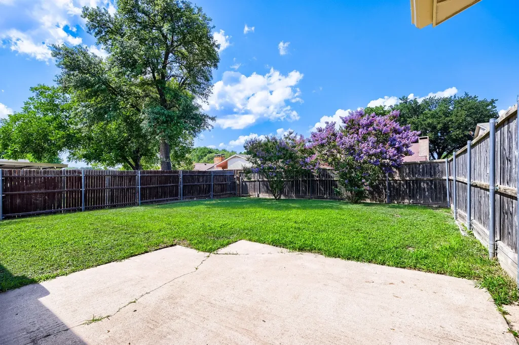 3217 Friar Lane Garland TX 75044