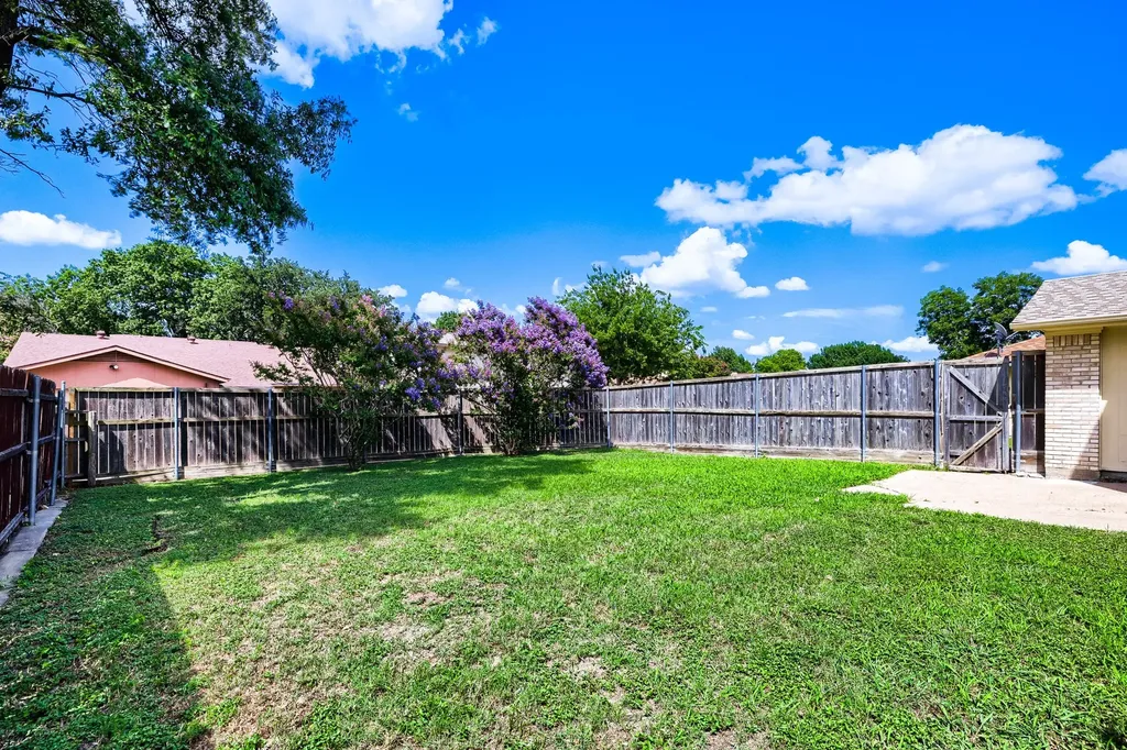 3217 Friar Lane Garland TX 75044