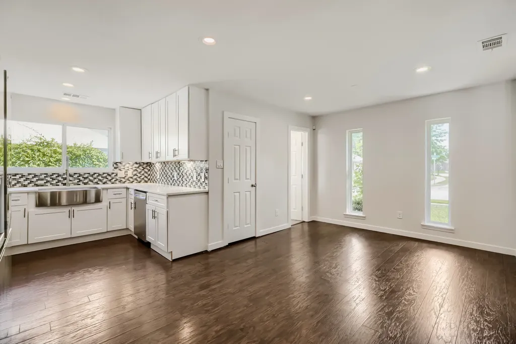 3217 Friar Lane Garland TX 75044