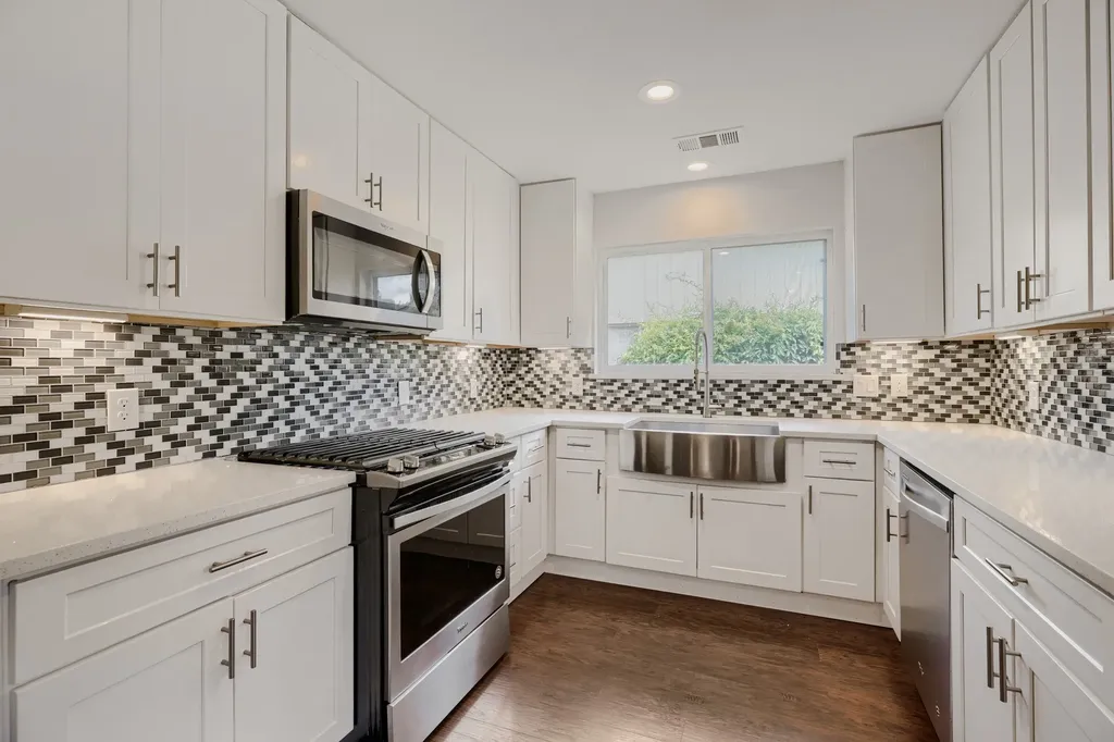 3217 Friar Lane Garland TX 75044
