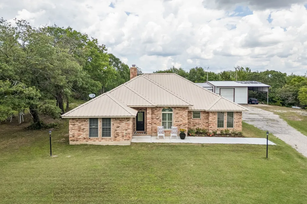 807 E State Highway 11 Tom Bean TX 75491