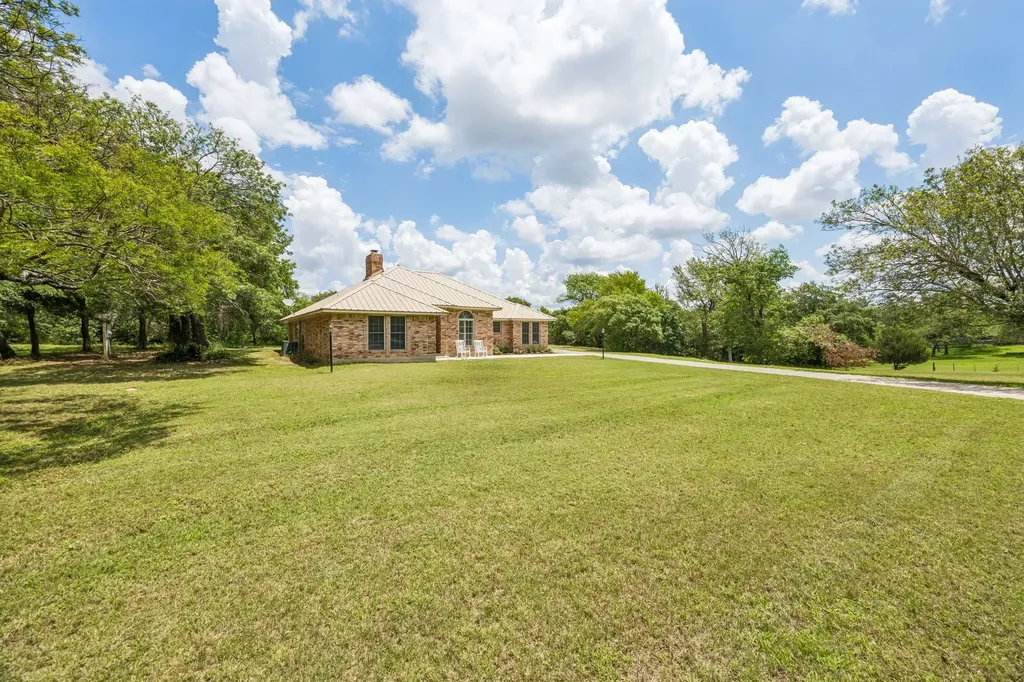 807 E State Highway 11 Tom Bean TX 75491