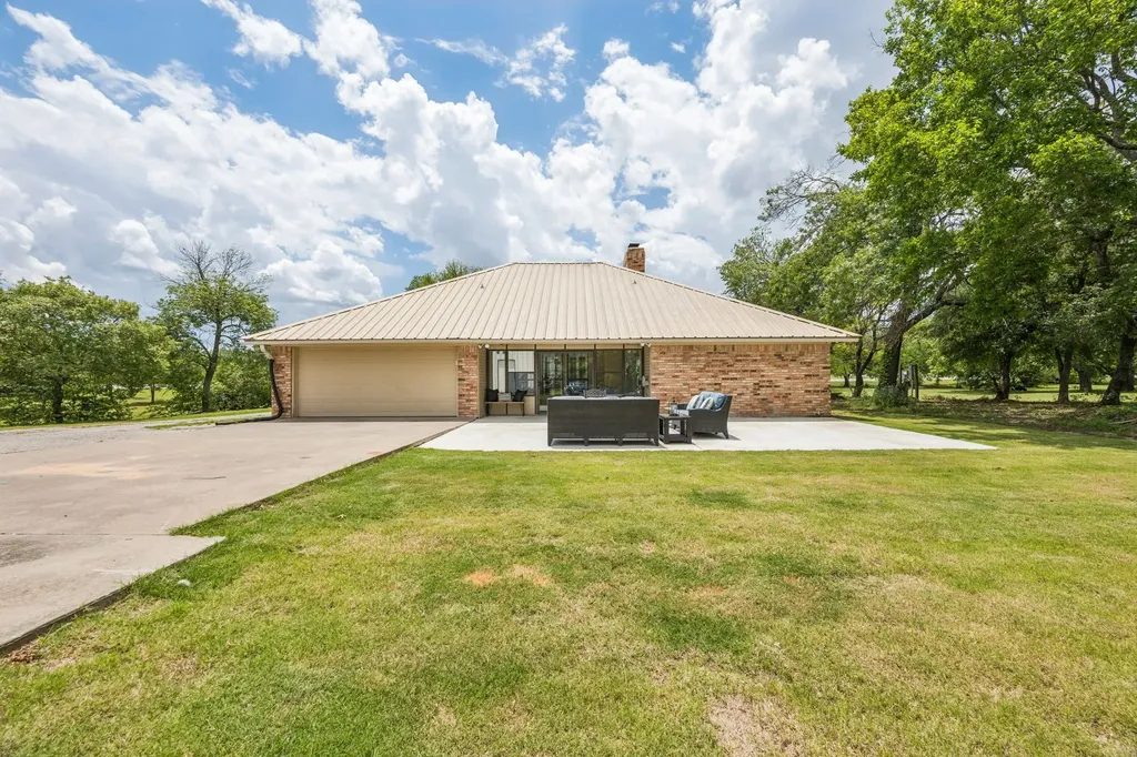 807 E State Highway 11 Tom Bean TX 75491
