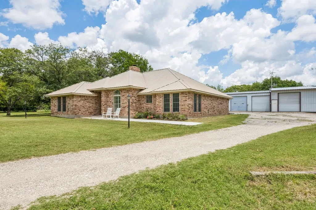 807 E State Highway 11 Tom Bean TX 75491