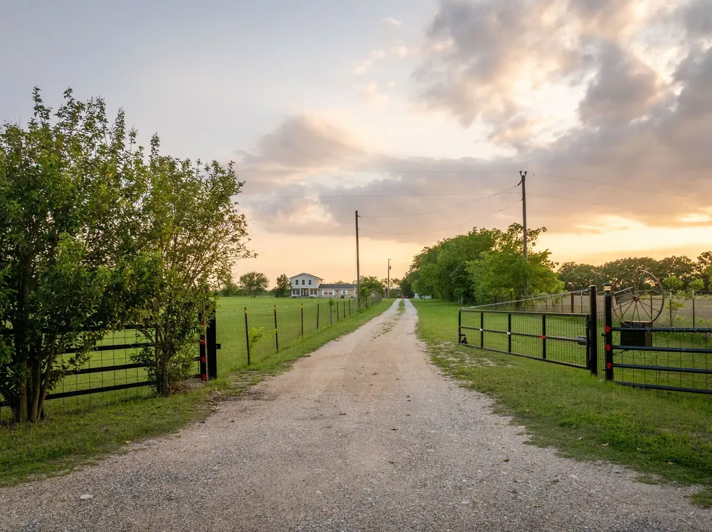503 Oak Knoll Lane Elm Mott TX 76640
