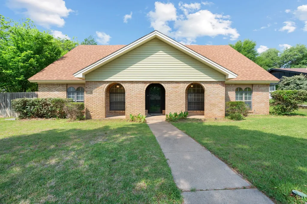 1602 Wagon Wheel Trail Pantego TX 76013