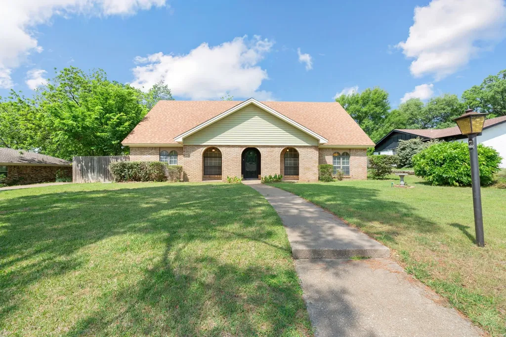 1602 Wagon Wheel Trail Pantego TX 76013