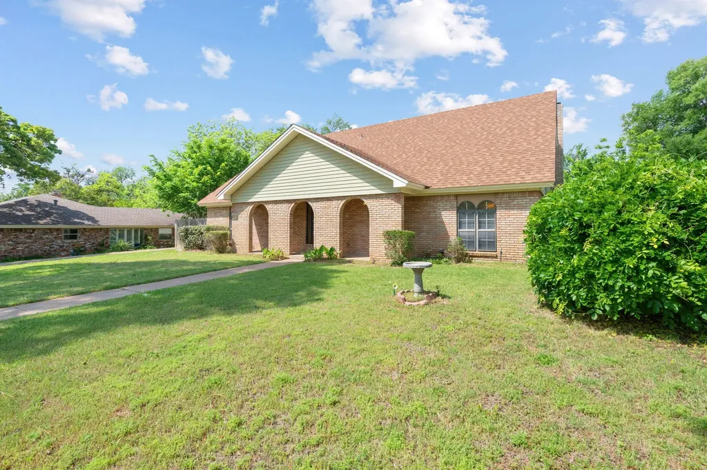 1602 Wagon Wheel Trail Pantego TX 76013