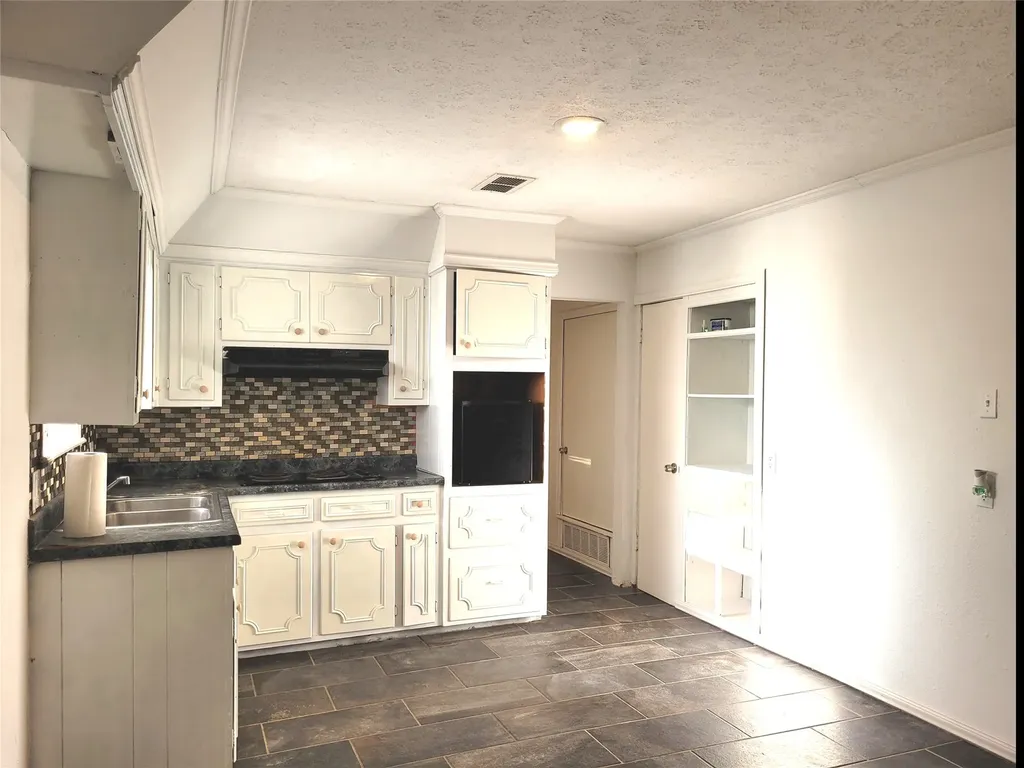 410 SW 22nd Paris TX 75460