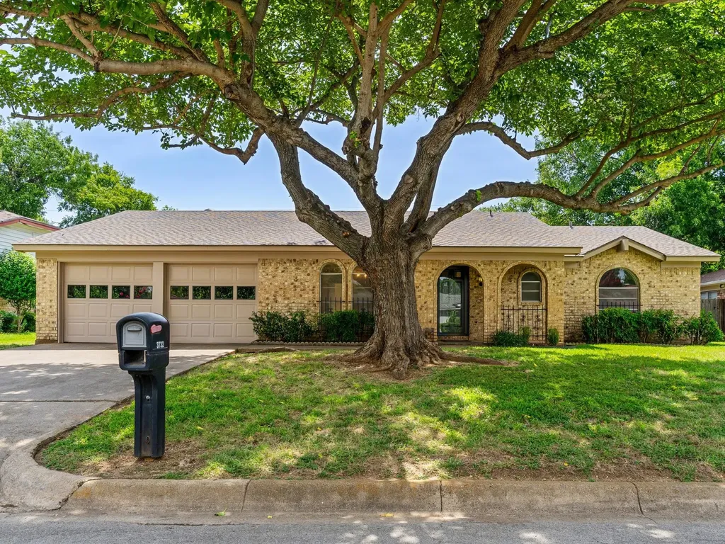 3732 Holland Drive North Richland Hills TX 76180