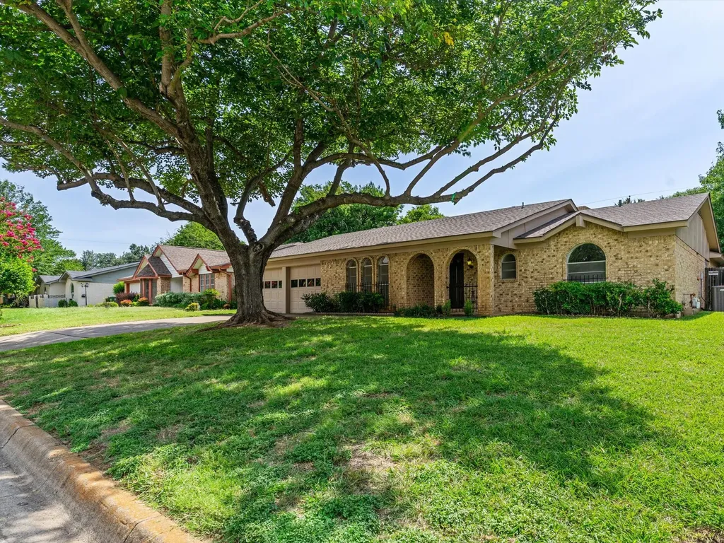 3732 Holland Drive North Richland Hills TX 76180