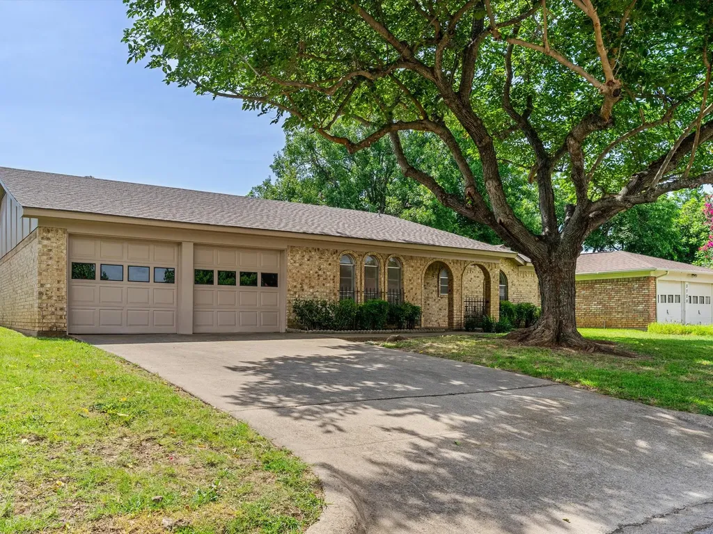 3732 Holland Drive North Richland Hills TX 76180