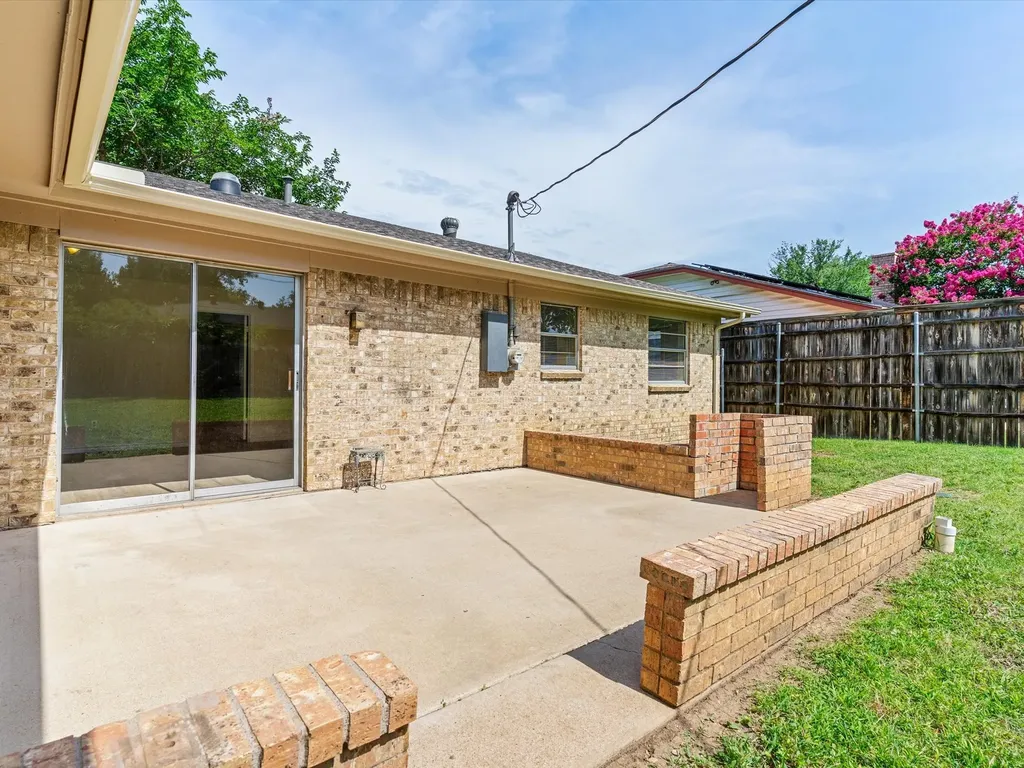 3732 Holland Drive North Richland Hills TX 76180