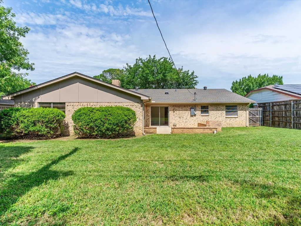 3732 Holland Drive North Richland Hills TX 76180