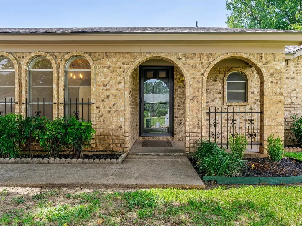 3732 Holland Drive North Richland Hills TX 76180