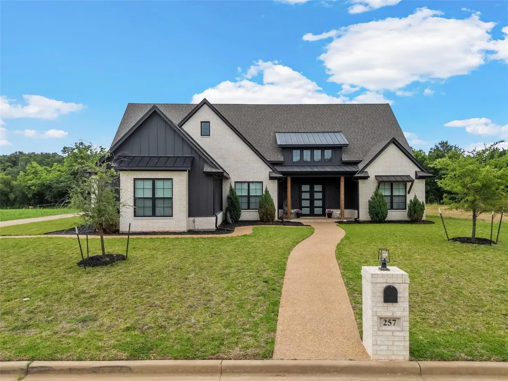 257 Fox Run Lane Robinson TX 76706
