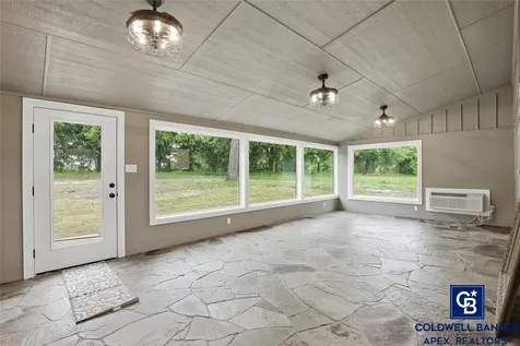 11458 St Highway 171 Covington TX 76636