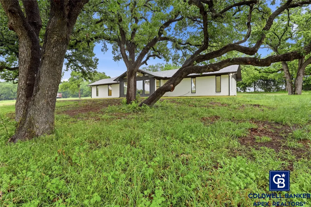11458 State Highway 171 Covington TX 76636