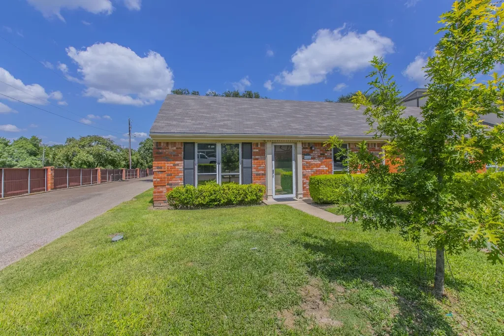 5118 Lake Shore Drive Waco TX 76710