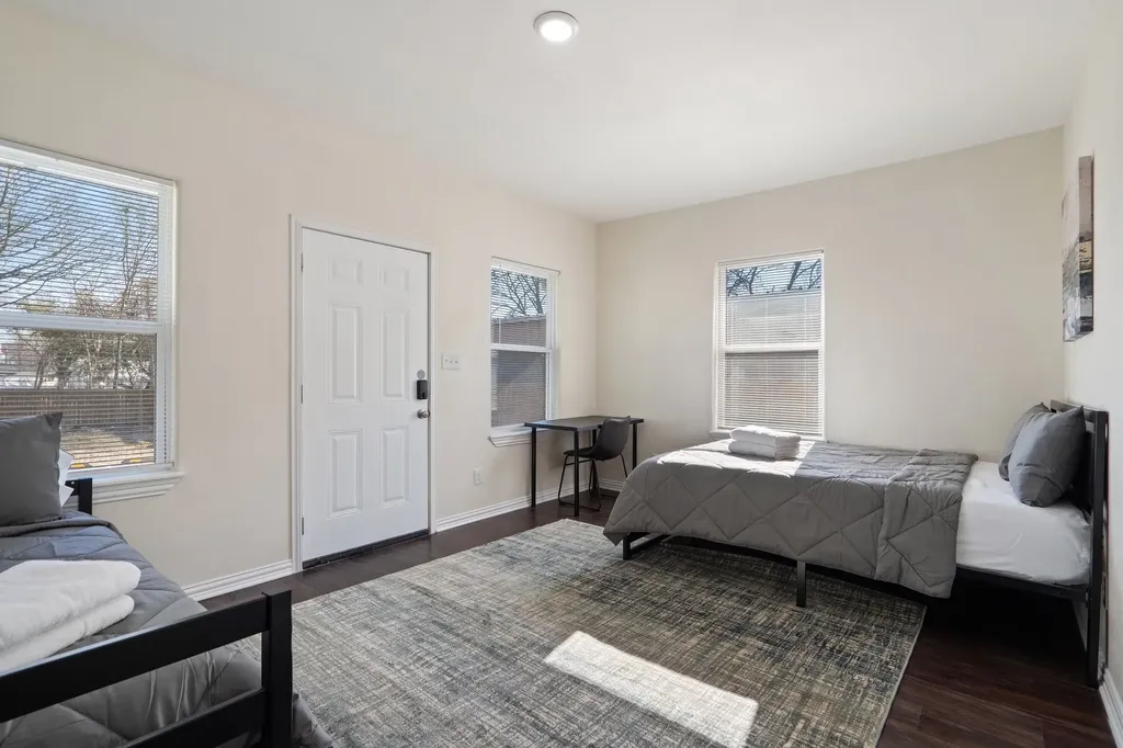 4216 E Side Avenue Dallas TX 75226