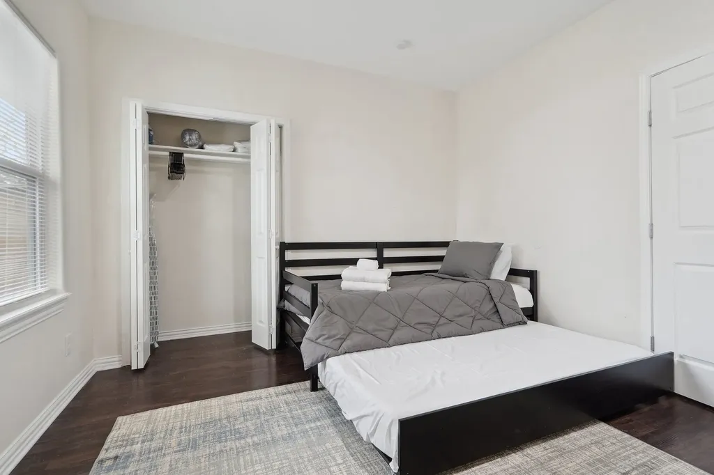 4216 E Side Avenue Dallas TX 75226