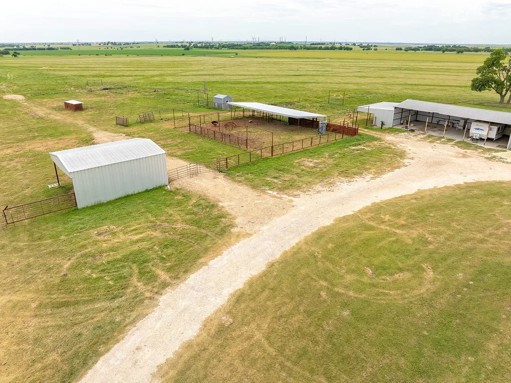 1010 County Road 382 Era TX 76238