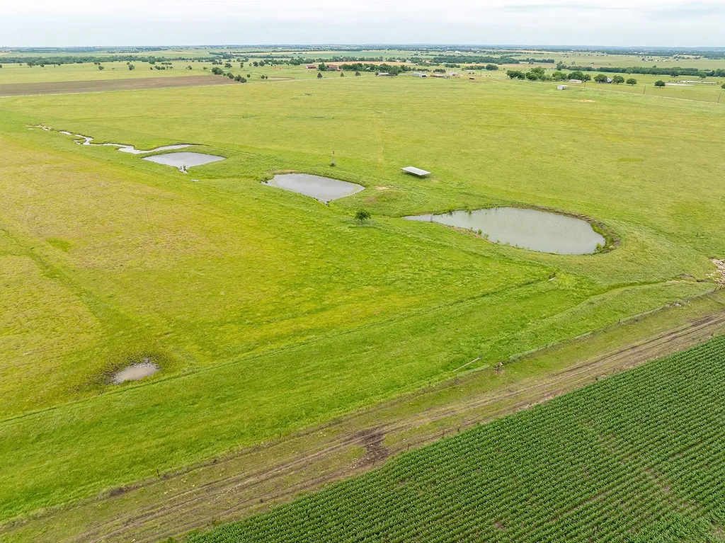 1010 County Road 382 Era TX 76238
