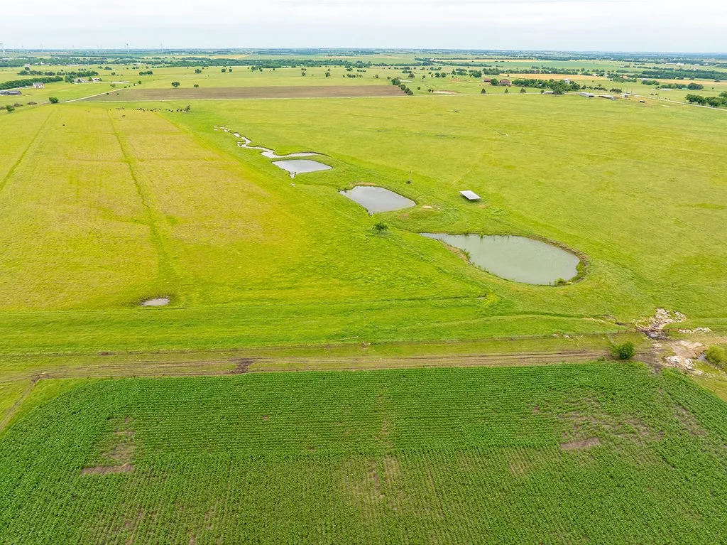 1010 County Road 382 Era TX 76238