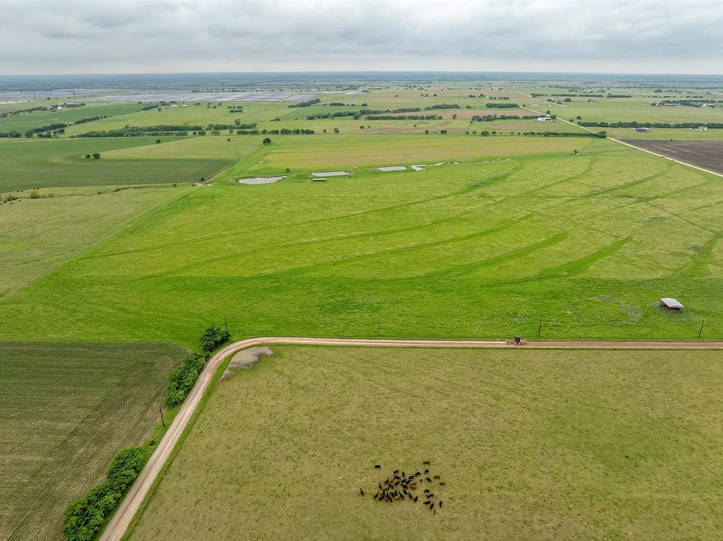 1010 County Road 382 Era TX 76238