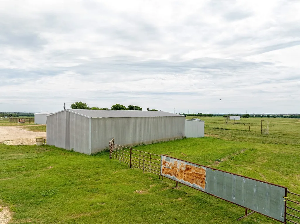 1010 County Road 382 Era TX 76238