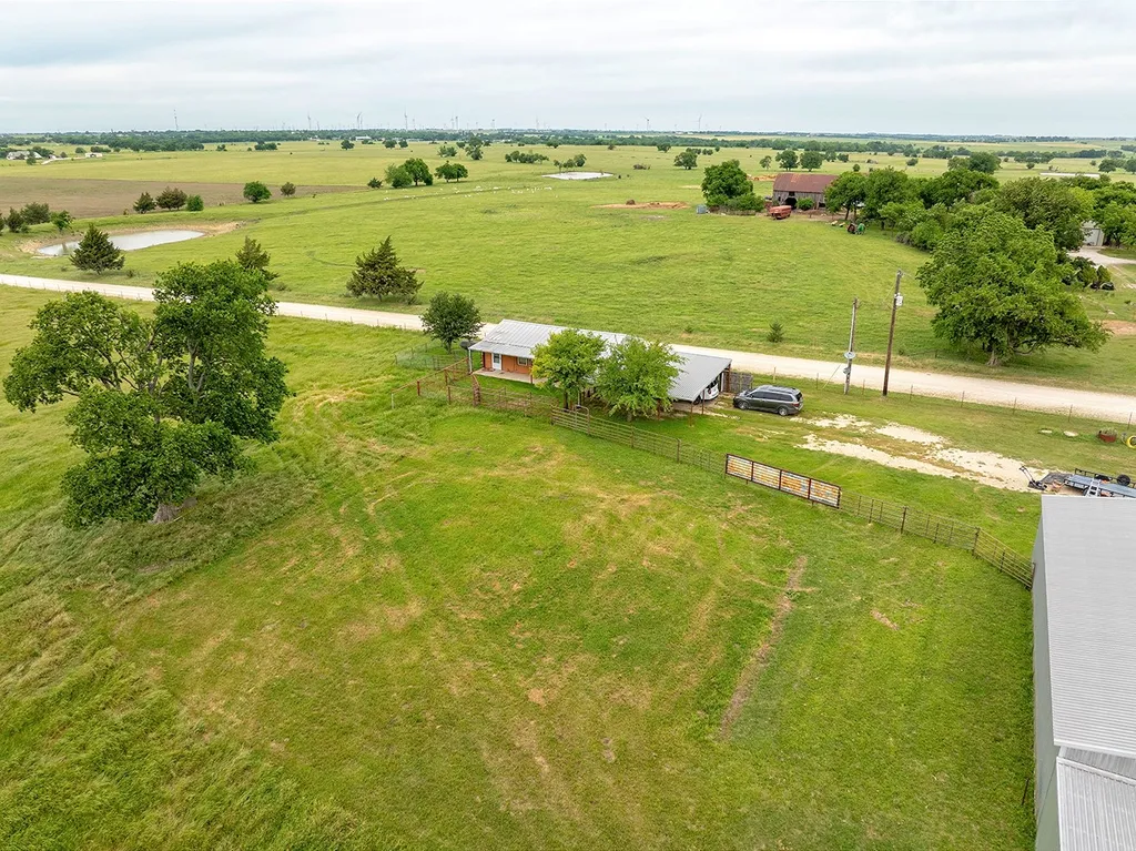 1010 County Road 382 Era TX 76238