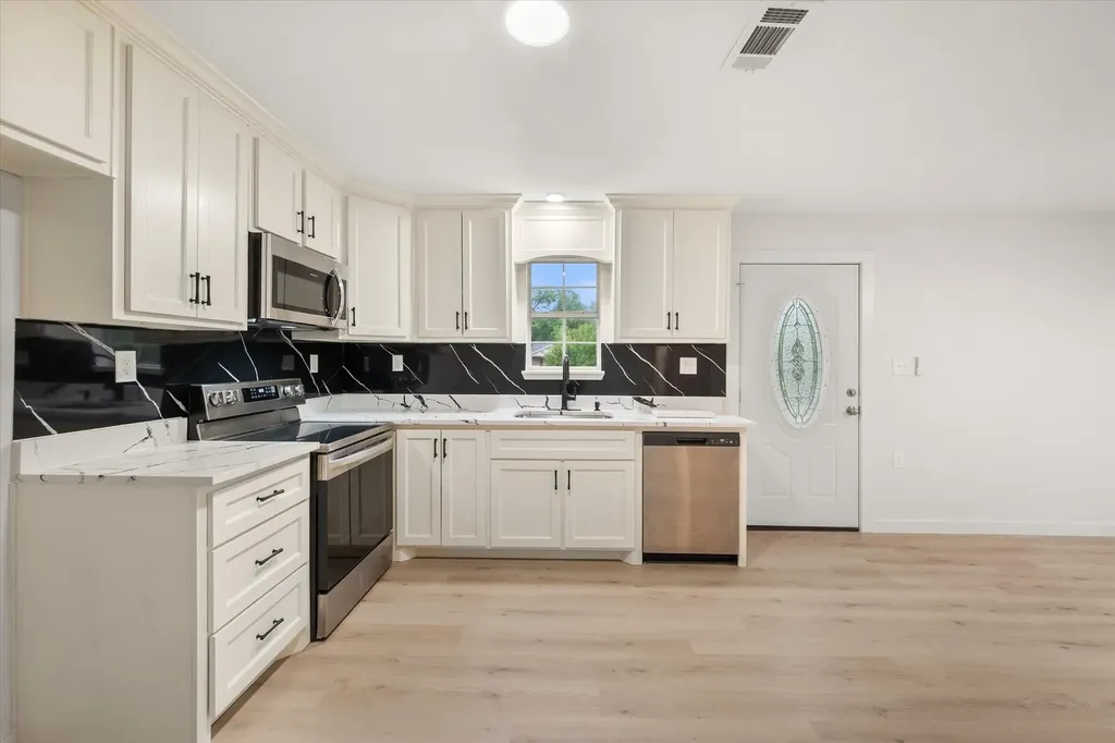 901 S 3rd Dawson TX 76639
