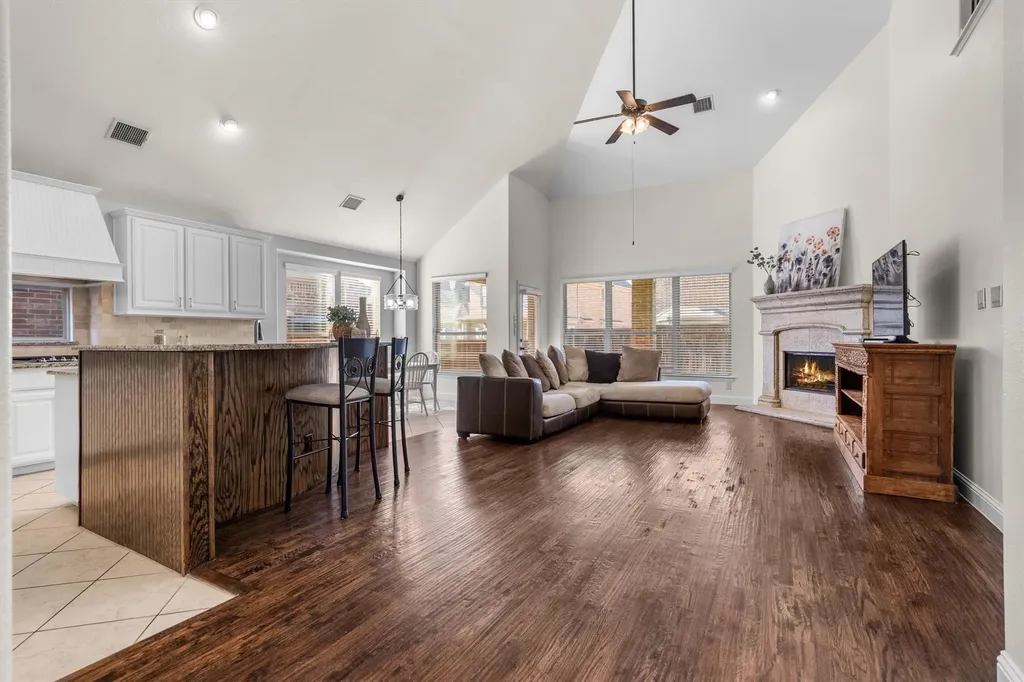 1517 Presley Way Lantana TX 76226