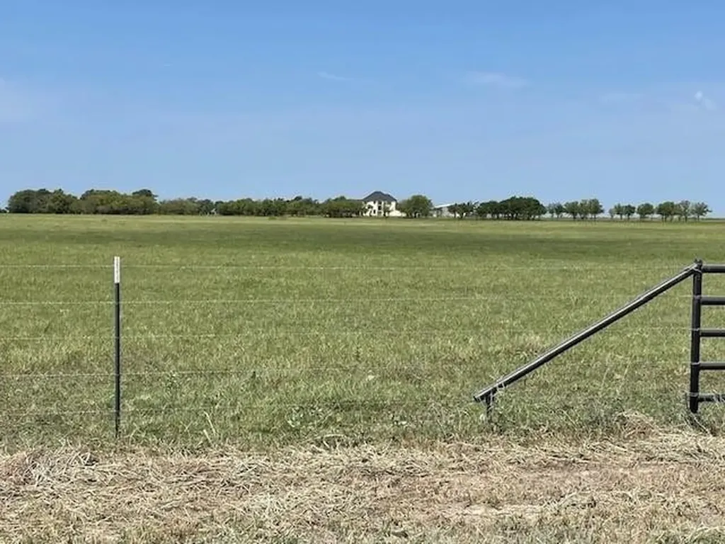 1405 County Road 247 Valley View TX 76272
