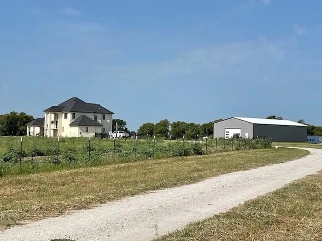 1405 County Road 247 Valley View TX 76272
