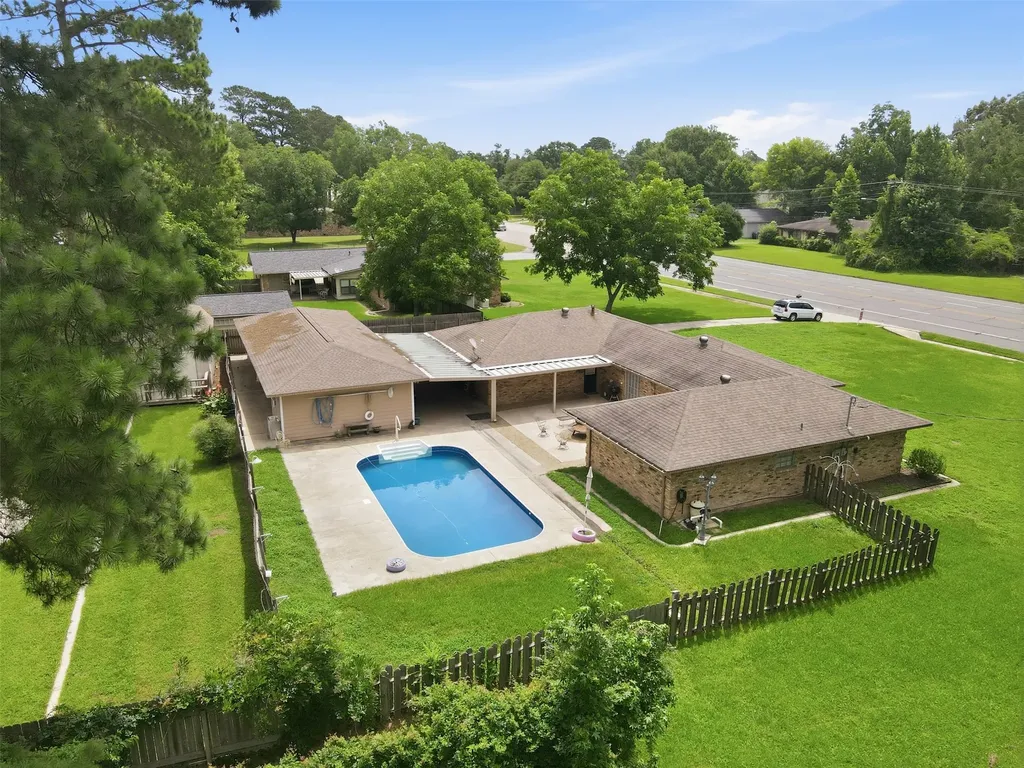 1302 W Sabine Street Carthage TX 75633