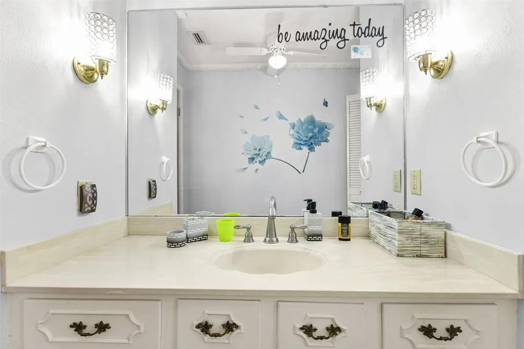 1302 W Sabine Street Carthage TX 75633