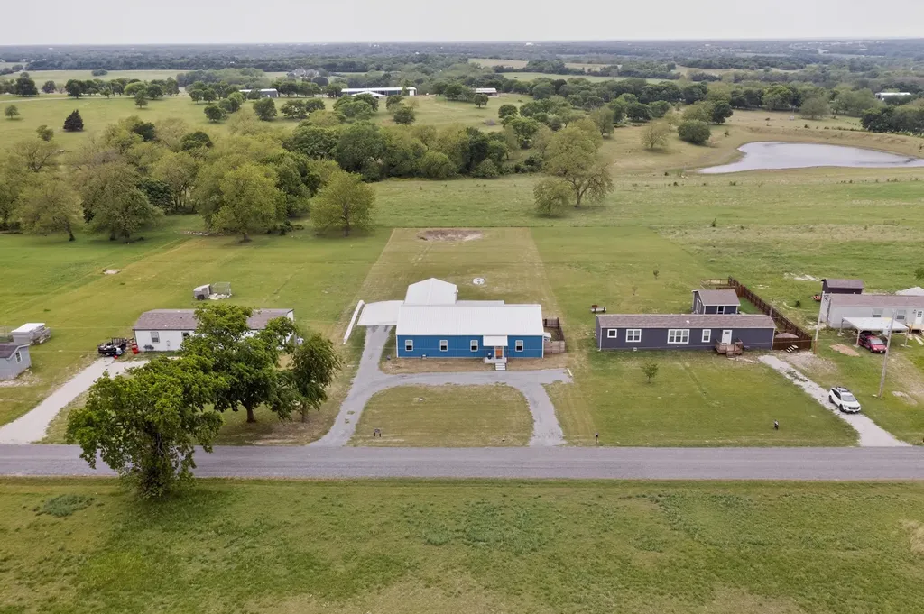 613 Kentucky Town Road Whitewright TX 75491