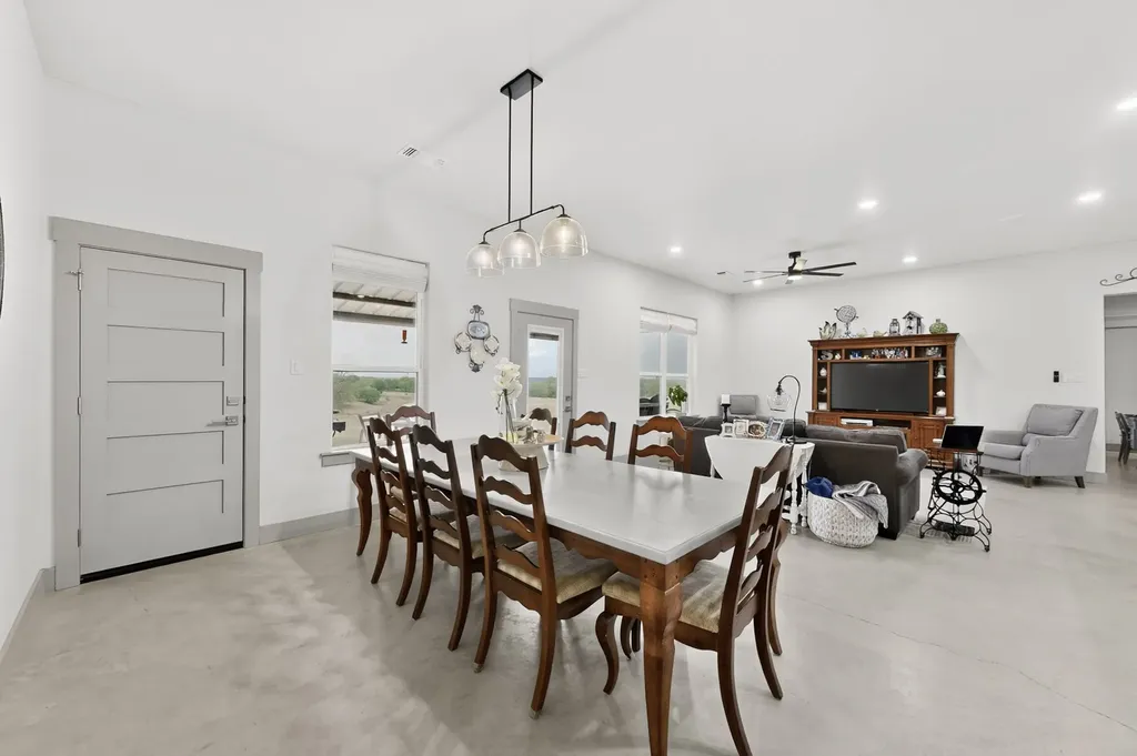 613 Kentucky Town Road Whitewright TX 75491