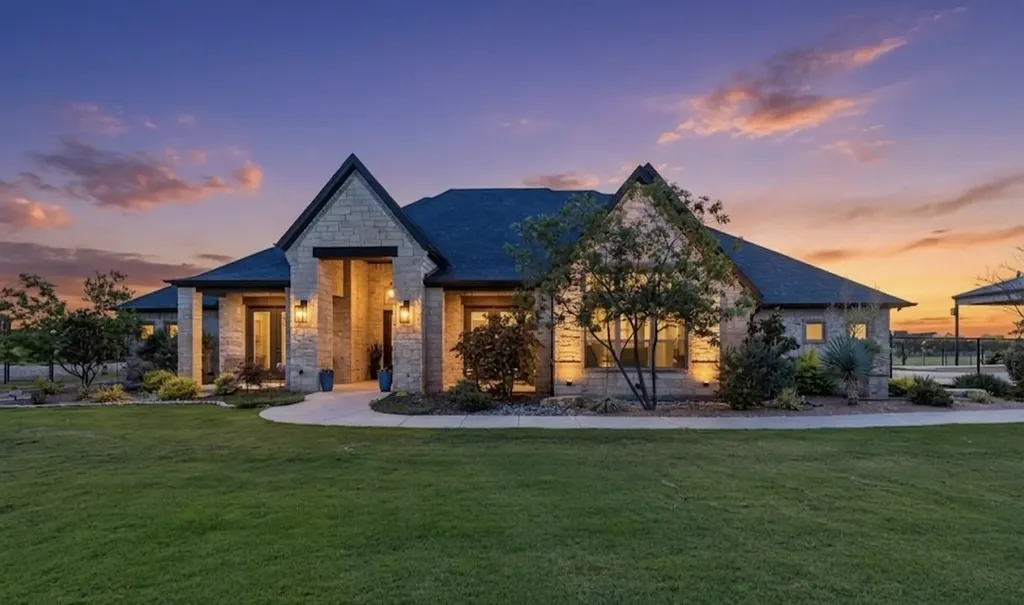 1025 High Point Street Weatherford TX 76087