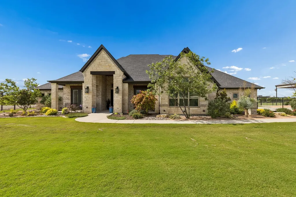 1025 High Point Street Weatherford TX 76087