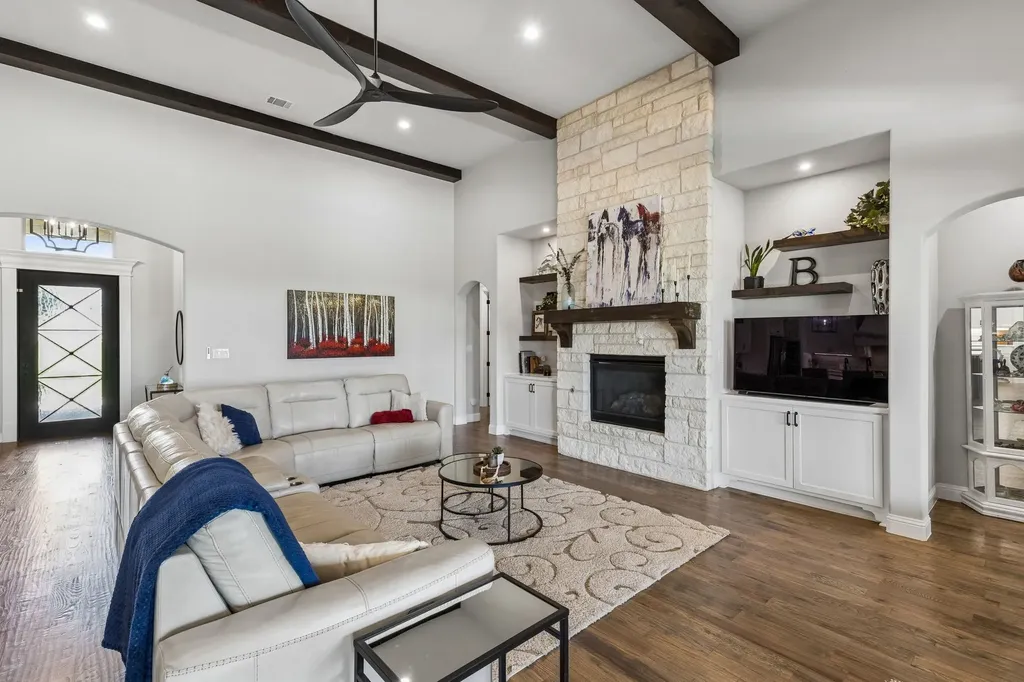 1025 High Point Street Weatherford TX 76087