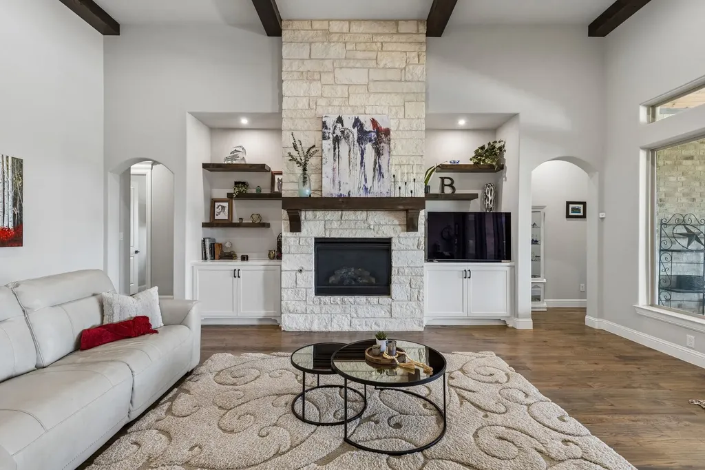 1025 High Point Street Weatherford TX 76087