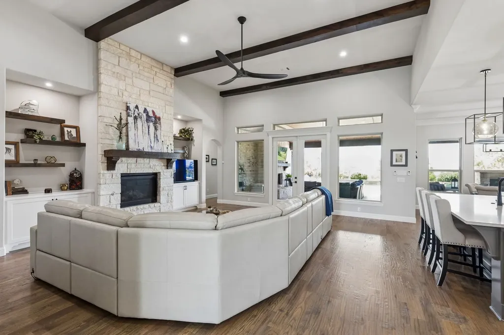 1025 High Point Street Weatherford TX 76087