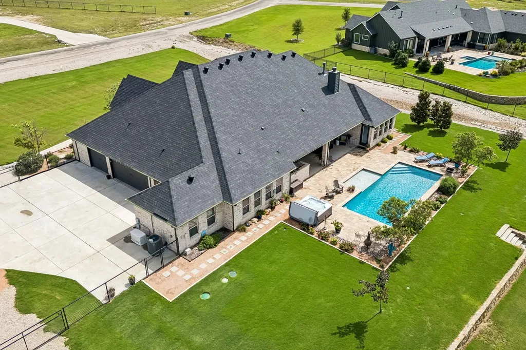 1025 High Point Street Weatherford TX 76087
